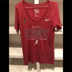 Nike Women’s V neck T shirt BAMA ! 🔥🔥size small